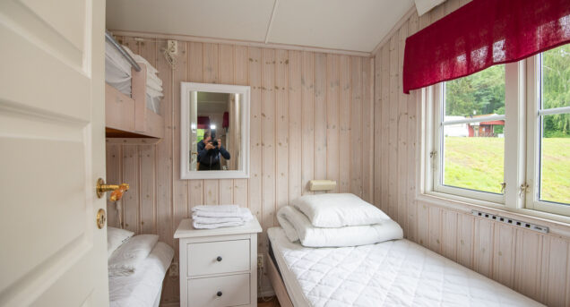 Sovrum Flottsbro stuga A6 sovrum med tre sängar