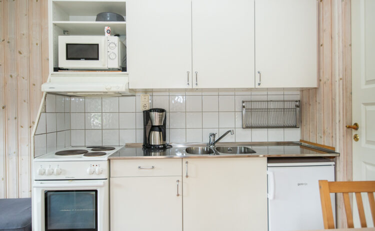 Ett kök i stuga på Flottsbro nära Stockholm med aktiviteter året runt