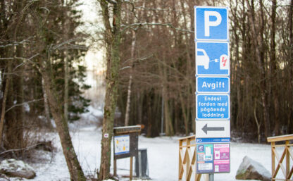 Bilden visar parkeringsskylt på Flottsbro friluftsområde